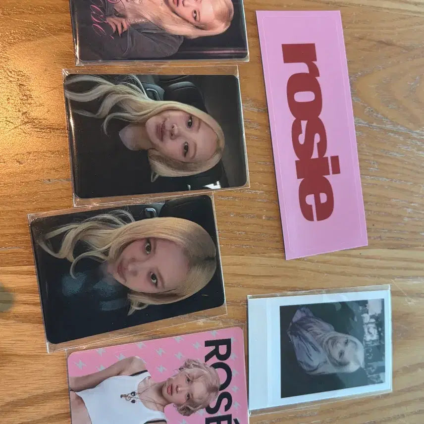 [SOLD OUT] 로제 부산 앵콜 팝업 포카&amp;스티커