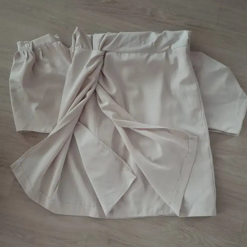[BUNJANG] Ivory Shirring Collar Shoulder Slit Mini Dress / 아이보리 셔링 카라  어깨트임 원피스