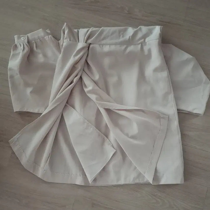 [BUNJANG] Ivory Shirring Collar Shoulder Slit Mini Dress / 아이보리 셔링 카라  어깨트임 원피스