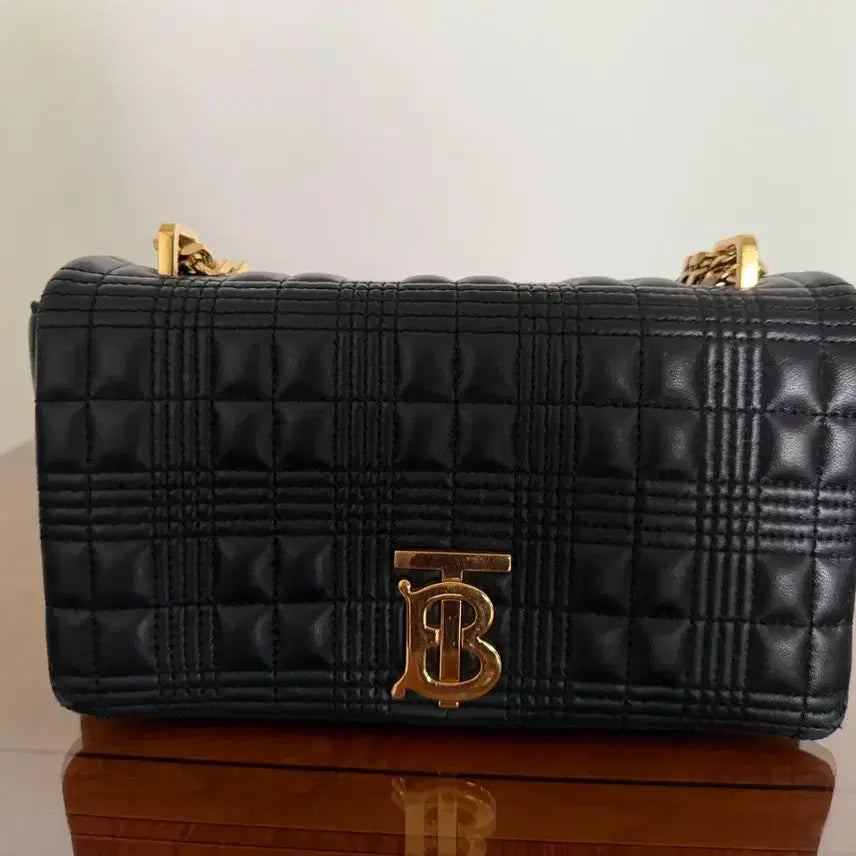 [SOLD OUT] 버버리 미니 퀼팅 숄더백 롤라백