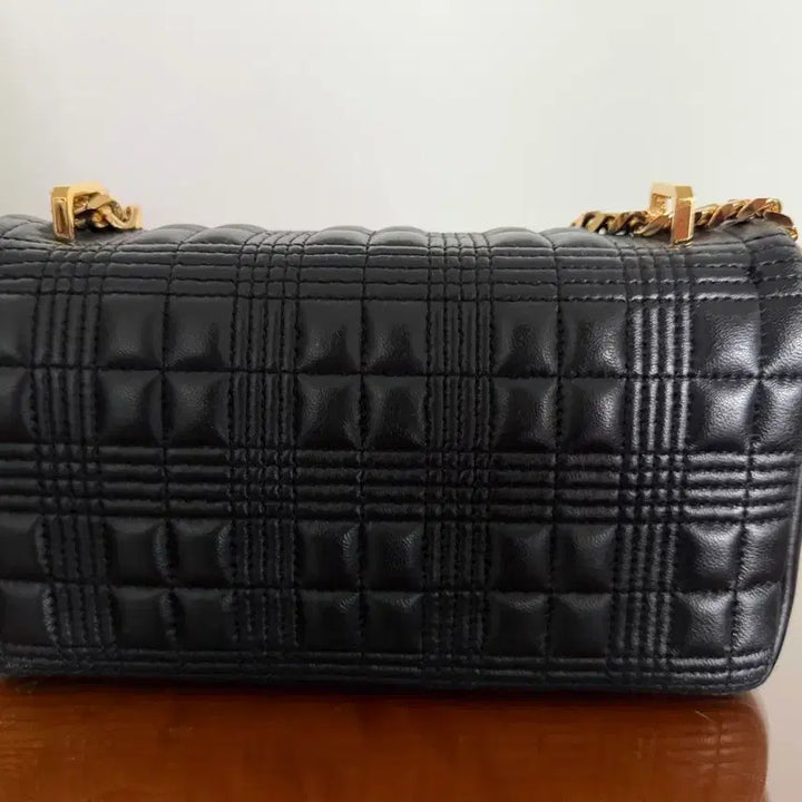 [SOLD OUT] 버버리 미니 퀼팅 숄더백 롤라백