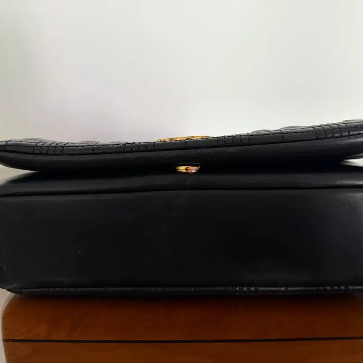 [SOLD OUT] 버버리 미니 퀼팅 숄더백 롤라백