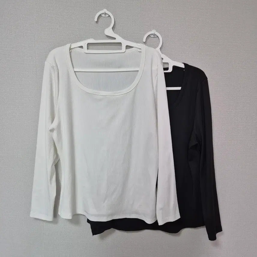 [BUNJANG] Basic White and Black U-Neck Long Sleeve T-shirts Bundle Set / 기본템! 화이트/블랙 U넥 긴팔 티셔츠 2장 빅사이즈 110 120