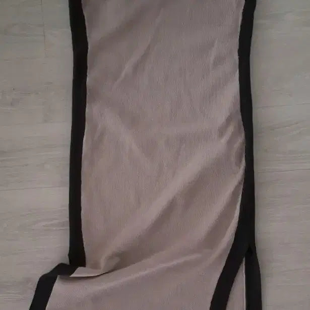 [BUNJANG] Color-Block Long Knit Sleeveless Dress / 배색 롱 슬리브리스  니트 원피스
