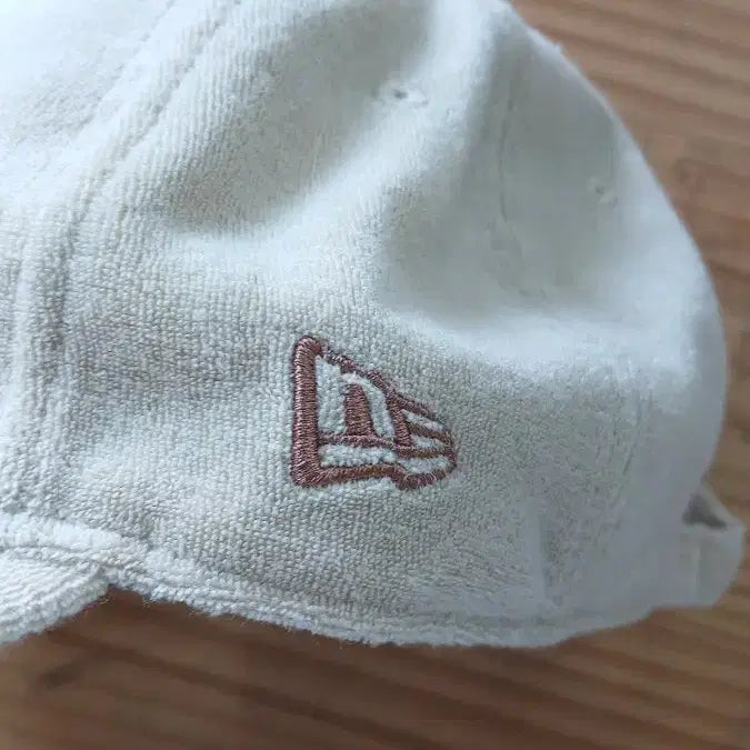 [SOLD OUT] 뉴에라 타월 소재 볼캡 아이보리 M-L  상태좋음  끈조절가능