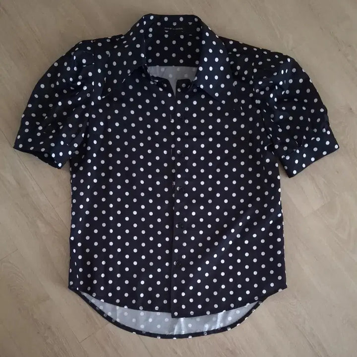 [BUNJANG] TheBariEL Black Dot Short Sleeve Blouse / 더바이제이엘 블랙 도트 반팔 블라우스