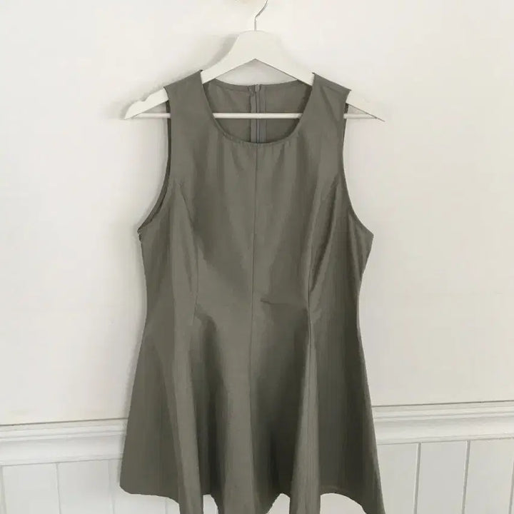 [BUNJANG] Sleeveless Flare Dress Khaki New Arrival / 민소매 플레어 원피스 카키색 *새상품*