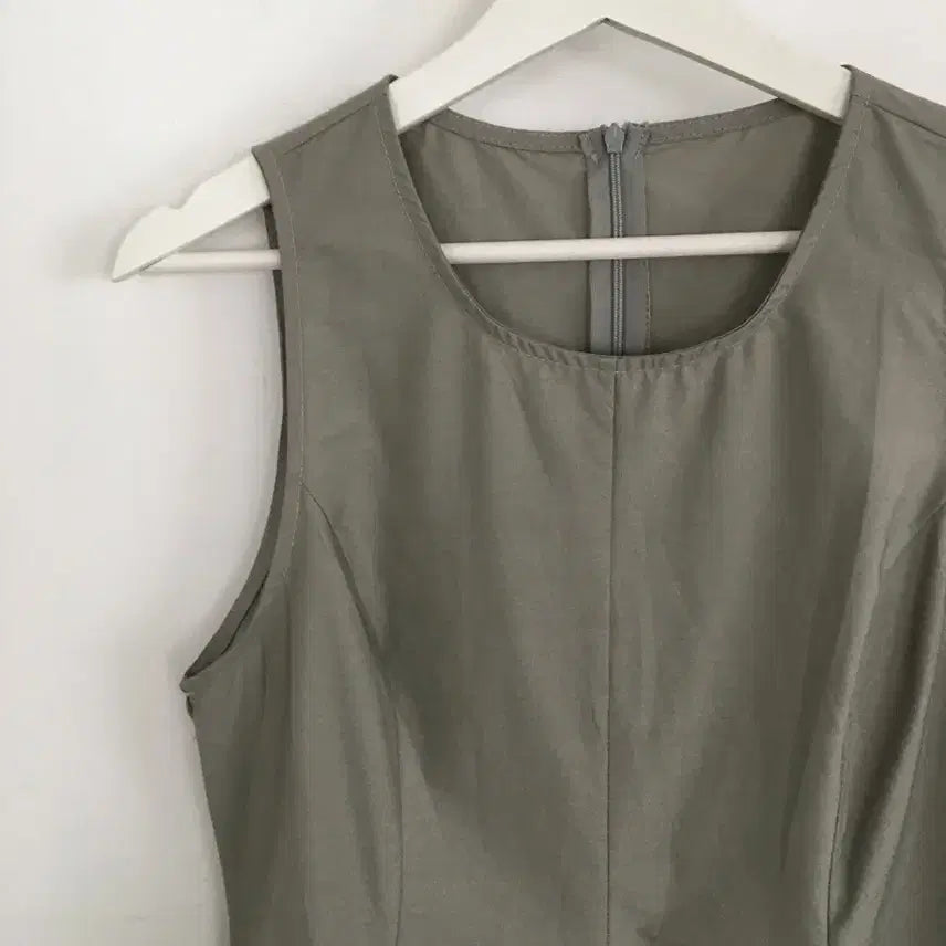 [BUNJANG] Sleeveless Flare Dress Khaki New Arrival / 민소매 플레어 원피스 카키색 *새상품*