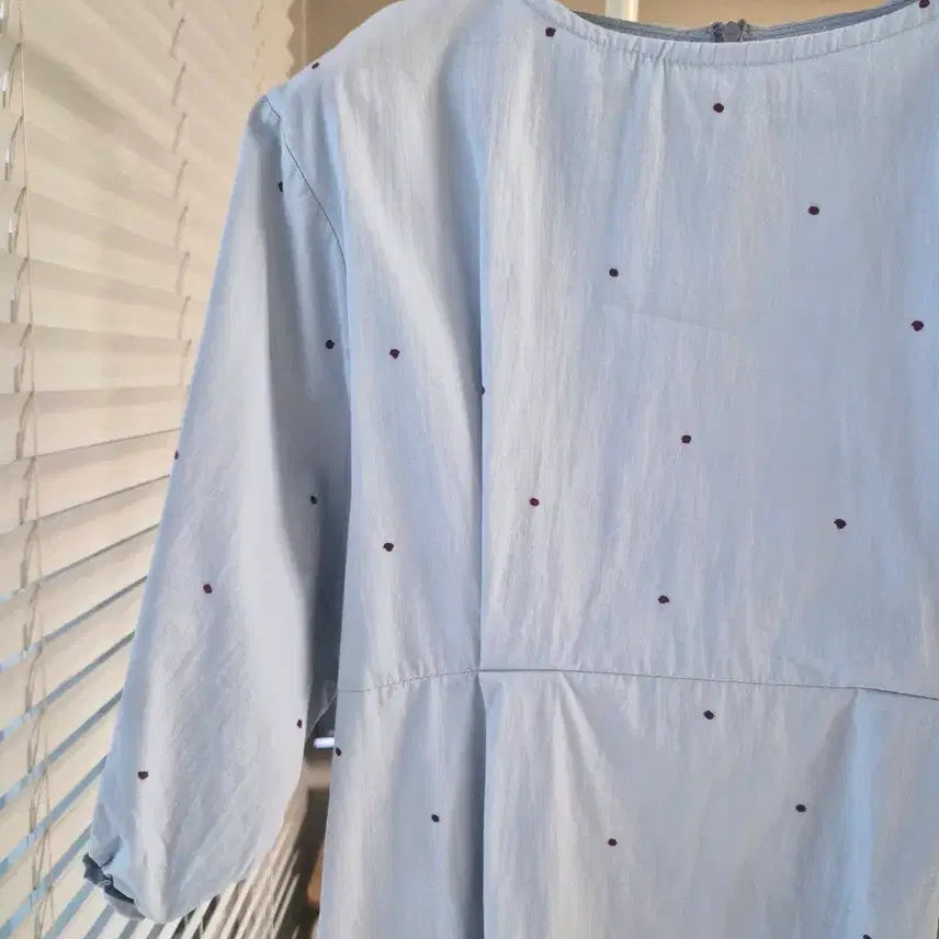 [BUNJANG] Sky Blue Polka Dot Puff Sleeve Loose Fit Blouse / 새제품)하늘색(스카이블루) 도트 퍼프소매 루즈핏 원피스st 블라우스 55