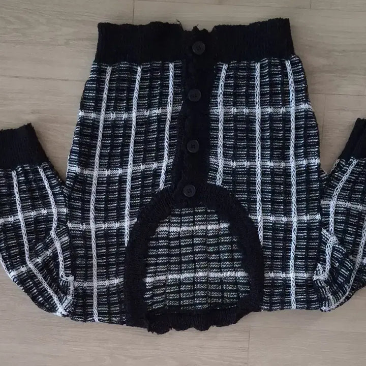 [BUNJANG] Checkered Short-Sleeve Knit Cardigan / 체크 패턴 반팔 니트 가디건