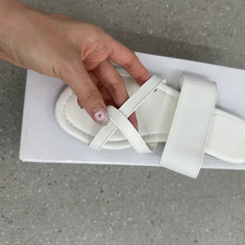 [BUNJANG] White Strap Sandals - Size 230 / 화이트 스트랩 샌들 새상품. 230. 쪼리스타일