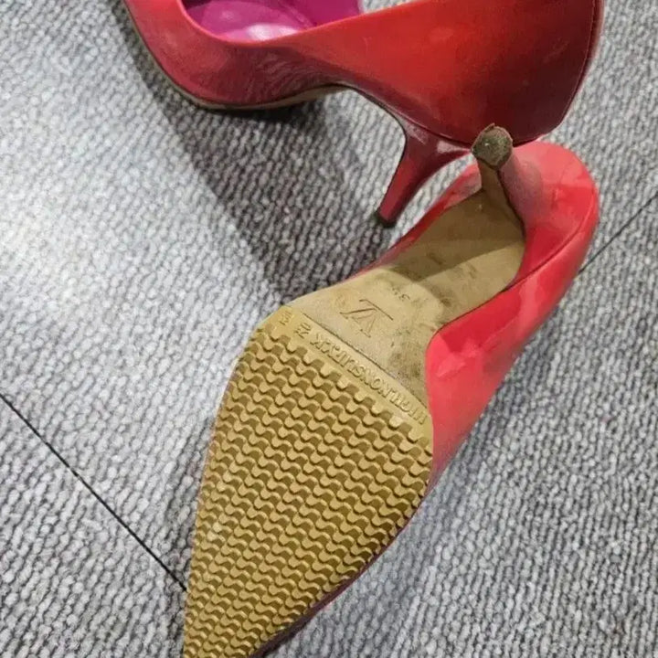 [SOLD OUT] 정품)루이비통 레드 펌프스 여성 구두5(225)