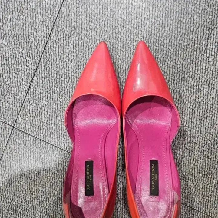 [SOLD OUT] 정품)루이비통 레드 펌프스 여성 구두5(225)