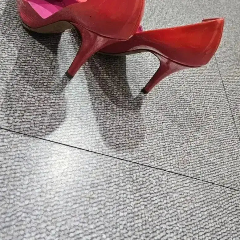 [SOLD OUT] 정품)루이비통 레드 펌프스 여성 구두5(225)