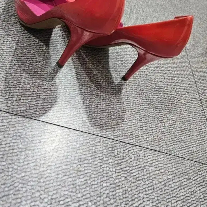 [SOLD OUT] 정품)루이비통 레드 펌프스 여성 구두5(225)