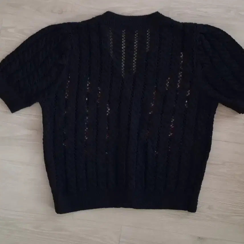 [BUNJANG] Floral Embroidered Short-Sleeve Knit Cardigan / 꽃 자수 반팔 니트 가디건 블랙