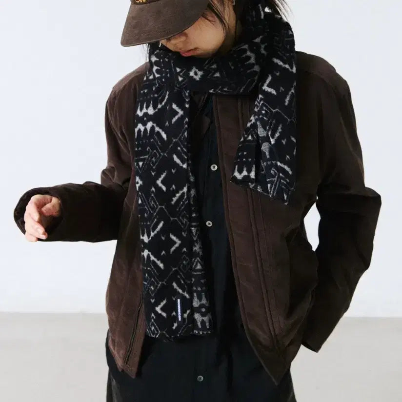 [BUNJANG] Hatching Room Fleece Jacquard Muffler / 해칭룸 Fleece Jacquard Muffler