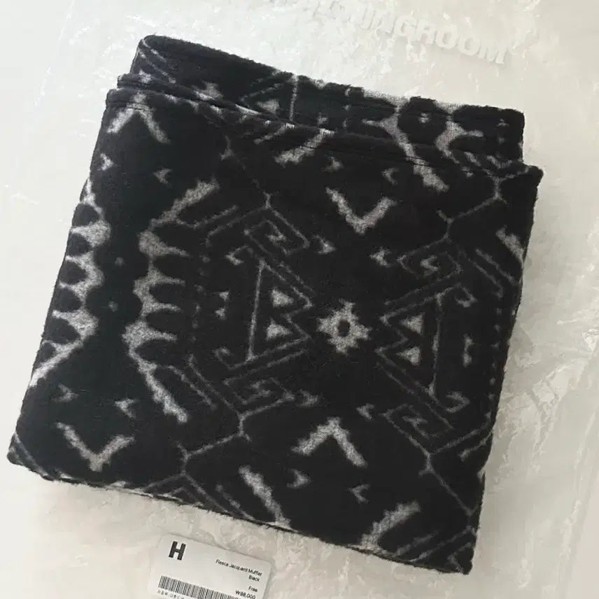 [BUNJANG] Hatching Room Fleece Jacquard Muffler / 해칭룸 Fleece Jacquard Muffler