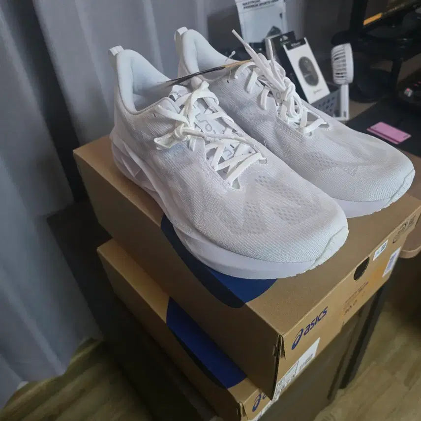 [BUNJANG] Asics Novablast White Running Shoes (300mm) / 아식스 노바블라스트 흰색 런닝화 300mm 새상품