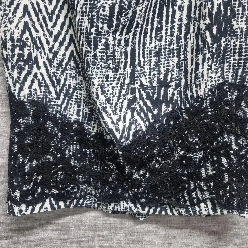 [BUNJANG] Olivia Lauren Pattern Lace Detail Midi Skirt / 올리비아 로렌패턴 레이스 포인트 스커트 M