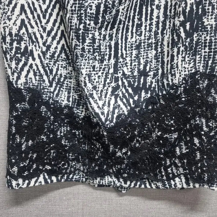 [BUNJANG] Olivia Lauren Pattern Lace Detail Midi Skirt / 올리비아 로렌패턴 레이스 포인트 스커트 M