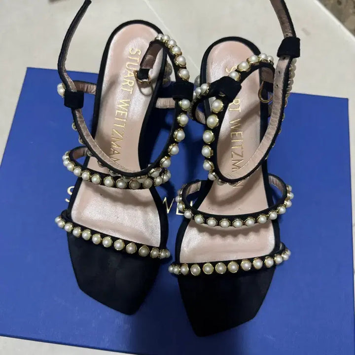 [BUNJANG] Stuart Weitzman Pearl Embellished Black Sandals / 스튜어트 와이츠먼 블랙 진주 샌들