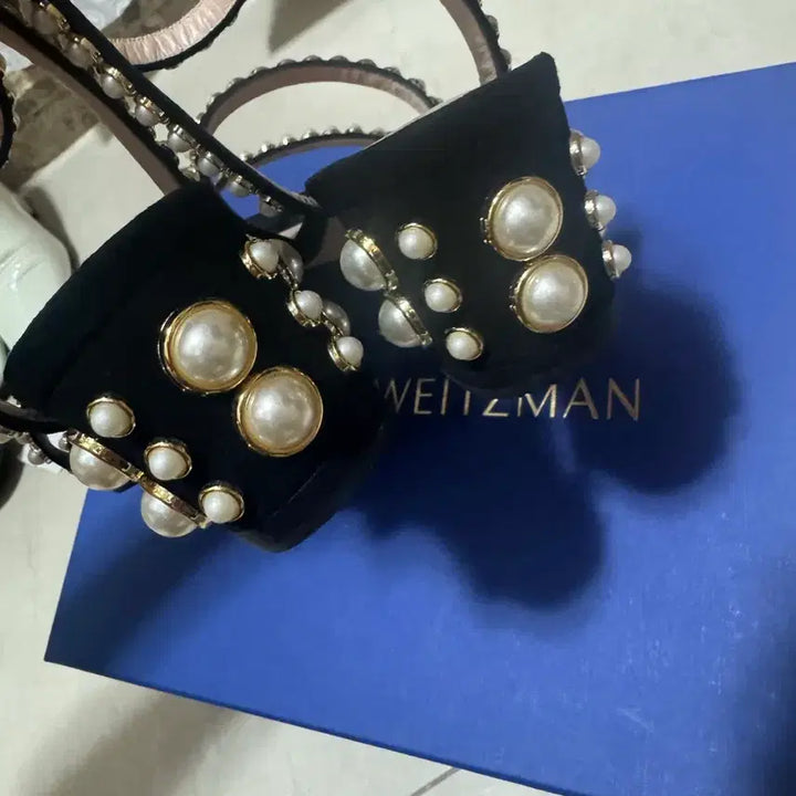 [BUNJANG] Stuart Weitzman Pearl Embellished Black Sandals / 스튜어트 와이츠먼 블랙 진주 샌들