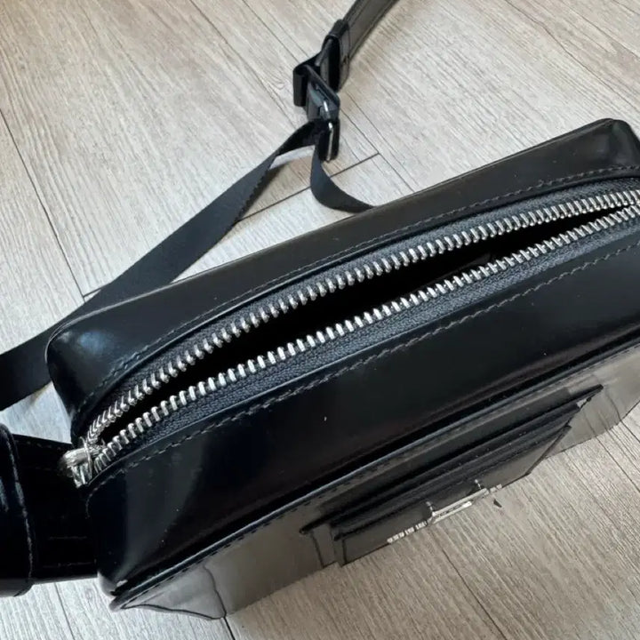 [BUNJANG] Wooyoungmi Mini Square Bag / 우영미 미니스퀘어 백