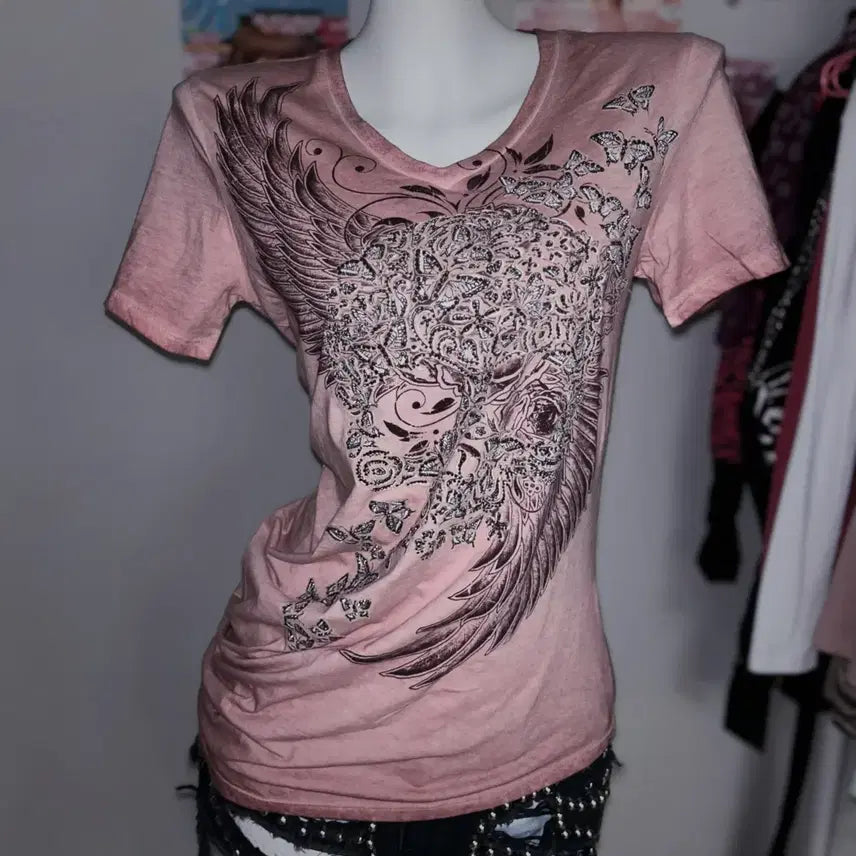 [SOLD OUT] Buckaroo 워시드 핑크 날개 그래픽 언발 티셔츠