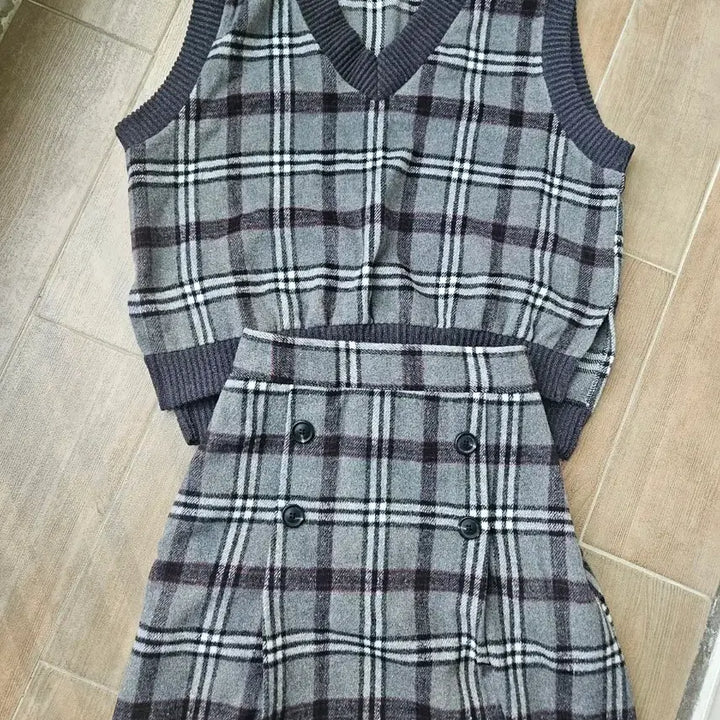 [BUNJANG] Loenmore Two-Piece Set / 에이블리 로앤모어 투피스 세트