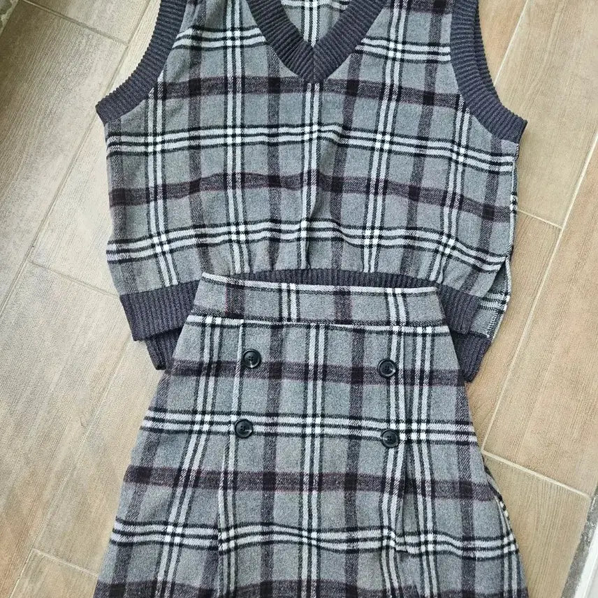 [BUNJANG] Loenmore Two-Piece Set / 에이블리 로앤모어 투피스 세트