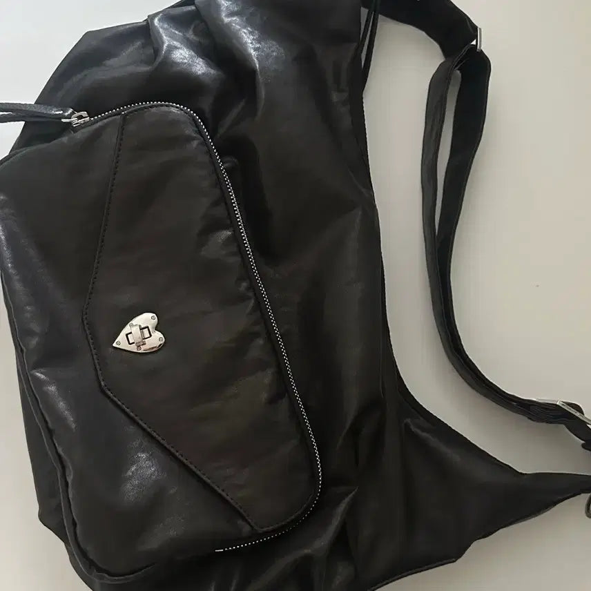 [BUNJANG] Yansisi Sisi Sling Bag - Vintage Black / 얀시시 시시 슬링백 레더-빈티지 블랙
