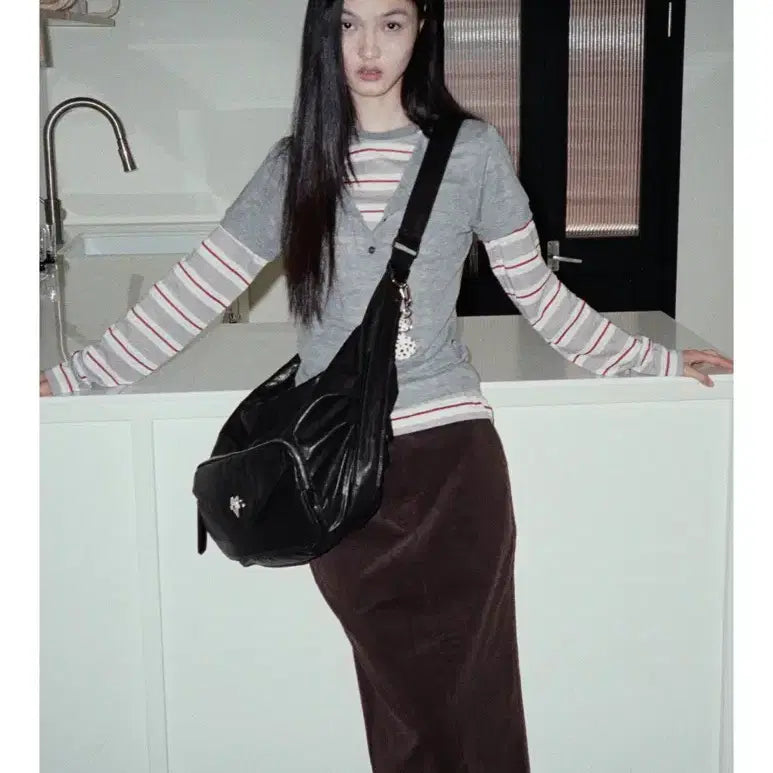 [BUNJANG] Yansisi Sisi Sling Bag - Vintage Black / 얀시시 시시 슬링백 레더-빈티지 블랙