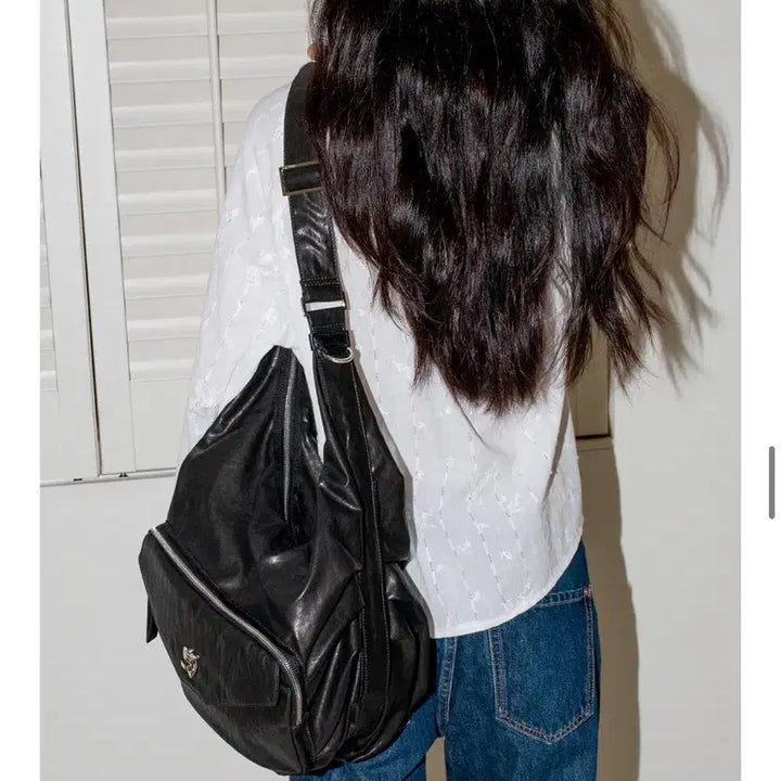 [BUNJANG] Yansisi Sisi Sling Bag - Vintage Black / 얀시시 시시 슬링백 레더-빈티지 블랙
