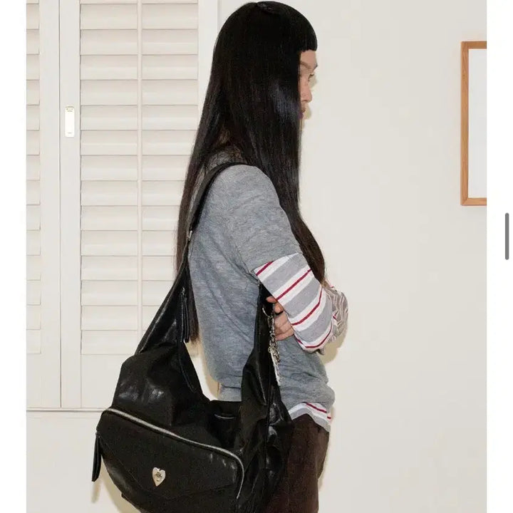 [BUNJANG] Yansisi Sisi Sling Bag - Vintage Black / 얀시시 시시 슬링백 레더-빈티지 블랙