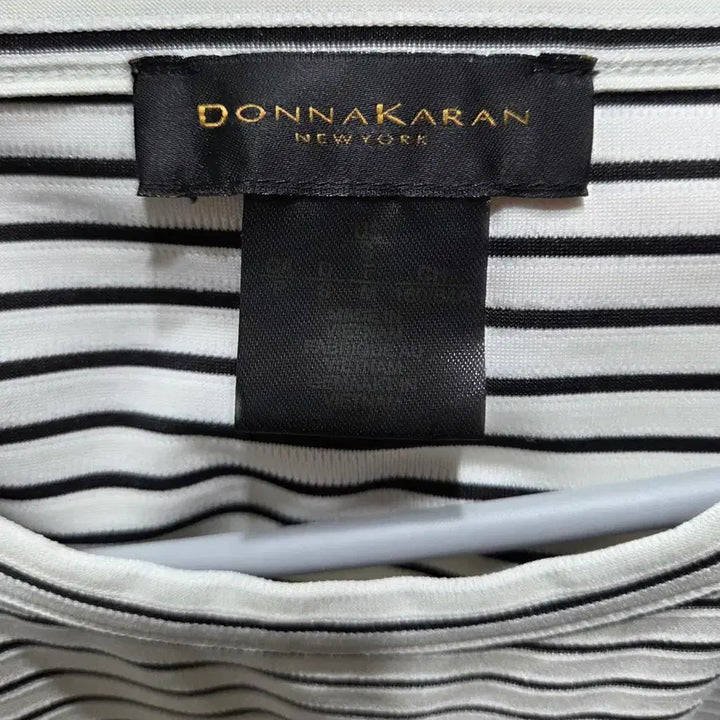 [BUNJANG] Donacaran New York Striped Shirring T-shirt / 도나카란 뉴욕 스트라이프 셔링 티셔츠