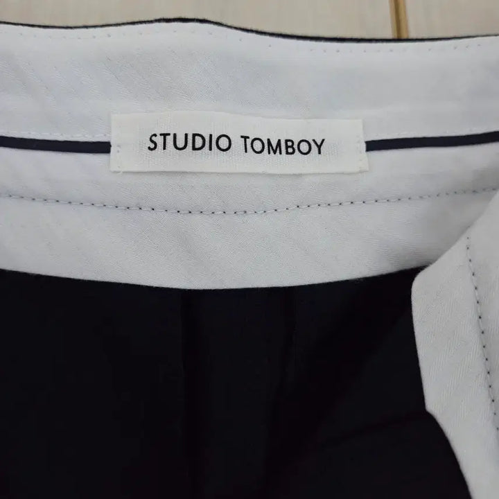 [BUNJANG] STUDIO TOMBOY Side Stripe Pants / 스튜디오 톰보이 (STUDIO TOMBOY) 사이드 스트라이프 바지