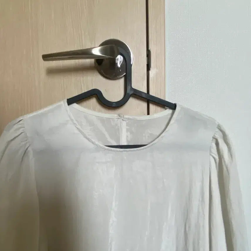 [BUNJANG] White Puff Sleeve Blouse / 화이트 블라우스
