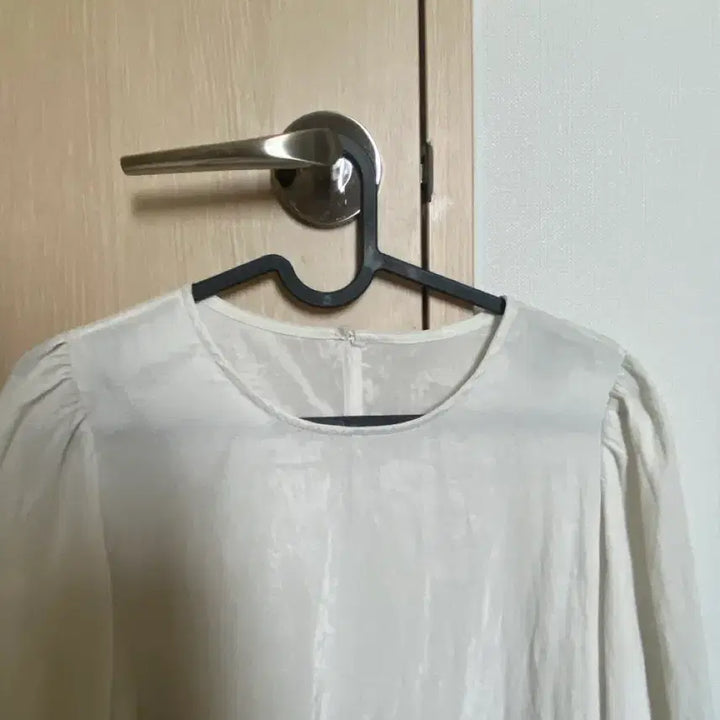 [BUNJANG] White Puff Sleeve Blouse / 화이트 블라우스