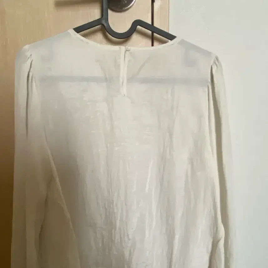 [BUNJANG] White Puff Sleeve Blouse / 화이트 블라우스