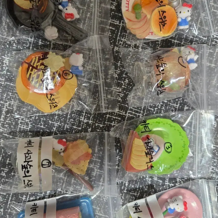 [BUNJANG] Hello Kitty Apple Forest Sweets Unsealed Re-Ment / 헬로키티 사과숲의 스위츠 개봉품 리멘트