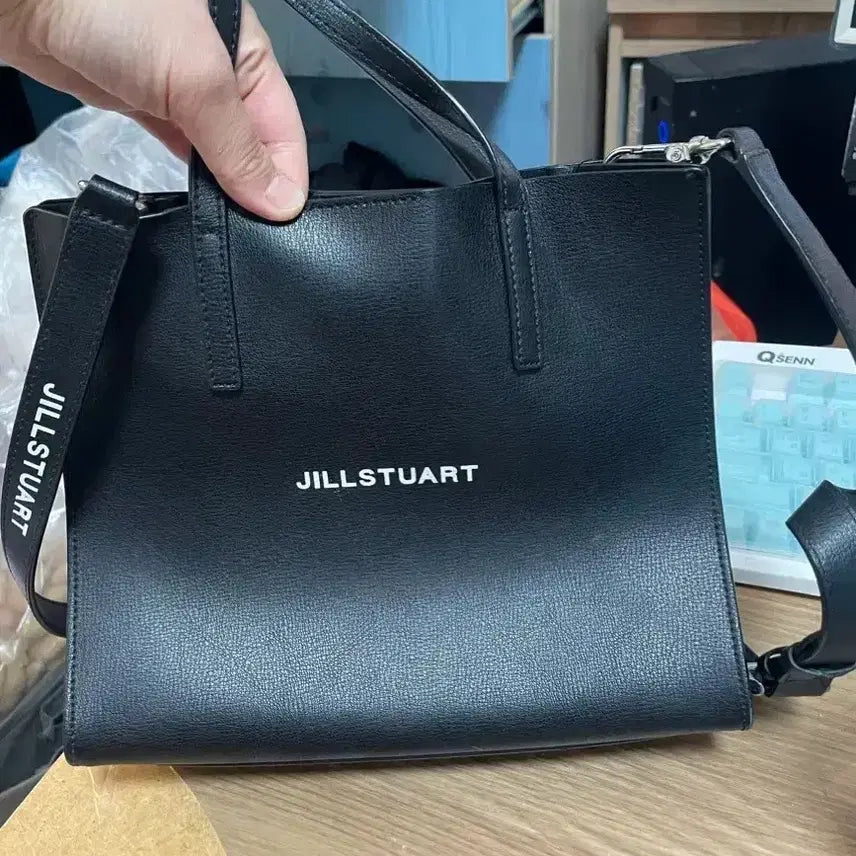 [BUNJANG] Jill Stuart New York Medium Tote Bag / 질스튜어트 뉴욕 토트백 미듐 20SS 블랙가죽 로고 레터링 미듐 토트백