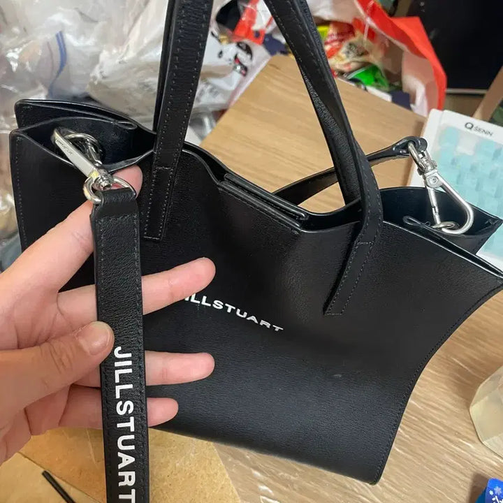 [BUNJANG] Jill Stuart New York Medium Tote Bag / 질스튜어트 뉴욕 토트백 미듐 20SS 블랙가죽 로고 레터링 미듐 토트백