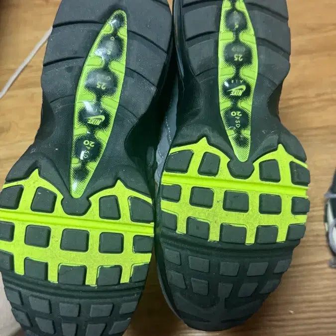 [BUNJANG] Nike Air Max 95 Neon &amp; Air Max 97 Asia Bundle / 나이키 맥스95네온 26년도 260 , 맥스97 아시아 17년도 275