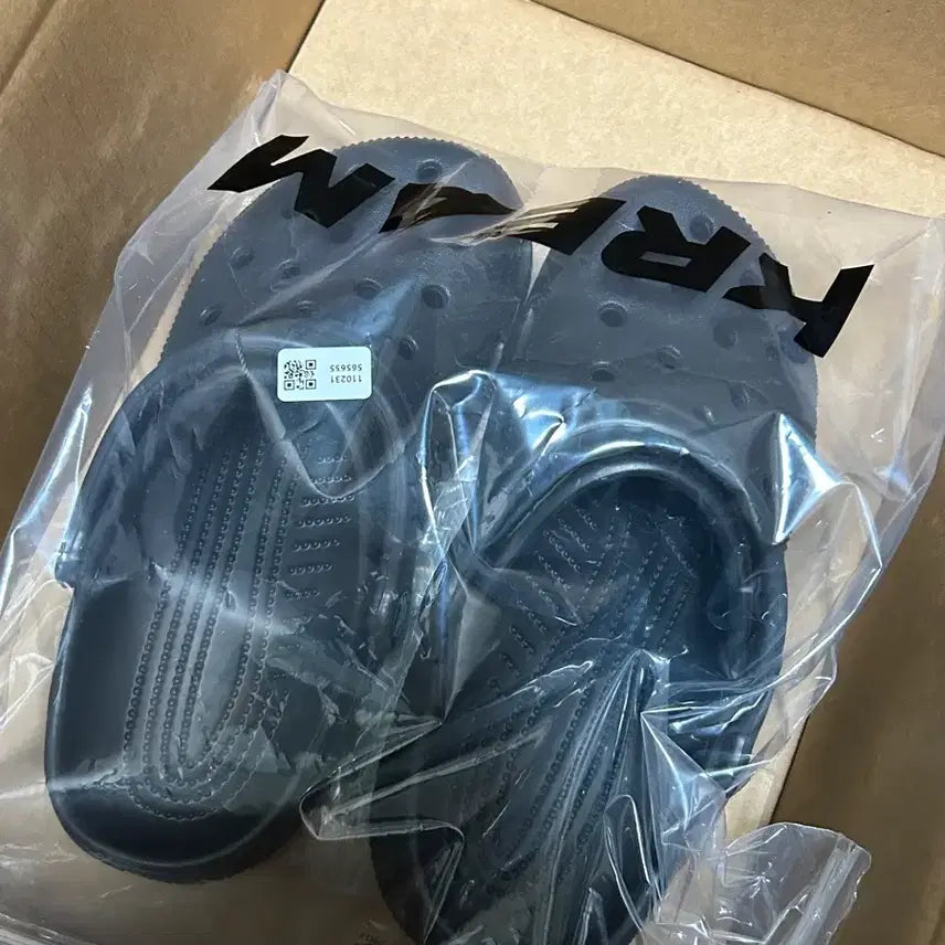 [SOLD OUT] 크록스 클래식 클로그 블랙 240 정품 반택포