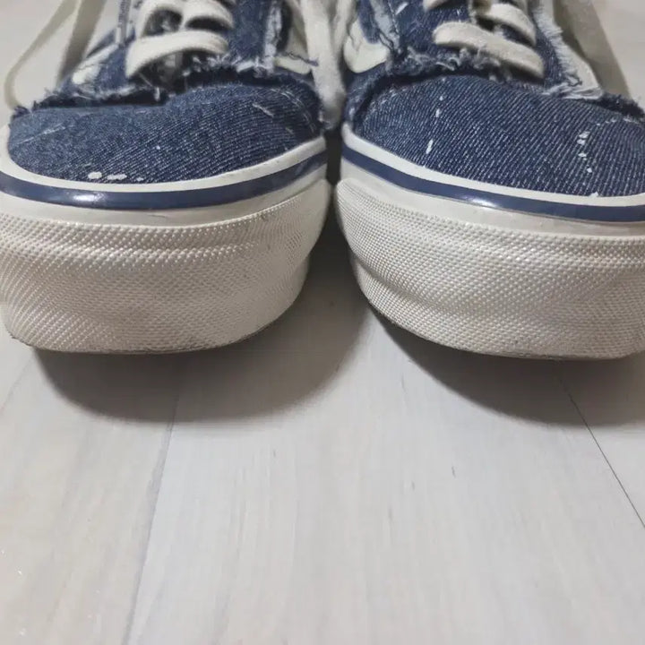 [BUNJANG] Vans Invincible Premium Old Skool Prayed Denim Marshmallow 275 / 반스 x 인빈시블 프리미엄 올드스쿨 프레이드 데님 마쉬멜로우 275