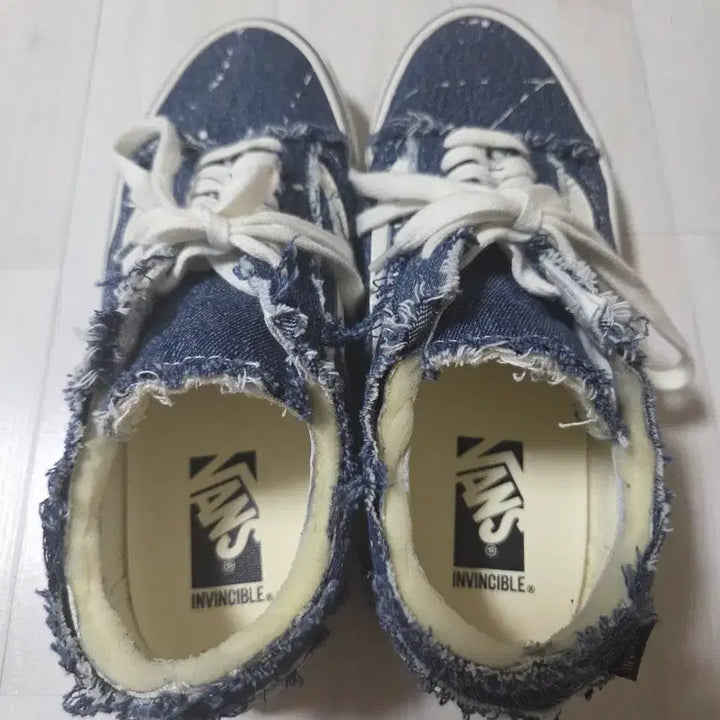 [BUNJANG] Vans Invincible Premium Old Skool Prayed Denim Marshmallow 275 / 반스 x 인빈시블 프리미엄 올드스쿨 프레이드 데님 마쉬멜로우 275