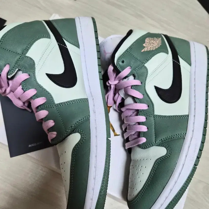 [BUNJANG] Nike Air Jordan 1 Mid SE Green Sneakers / 나이키 에어 조던 1 미드 SE 그린