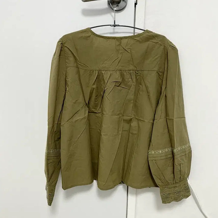 [SOLD OUT] 펀칭블라우스