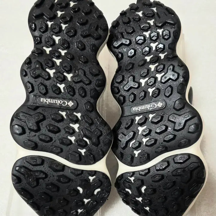 [BUNJANG] Columbia Escape Thrive Ultra OutDry Hiking Boots 250 / 컬럼비아 OutDry 이스케이프 쓰라이브 울트라 경등산화 트레킹화 250